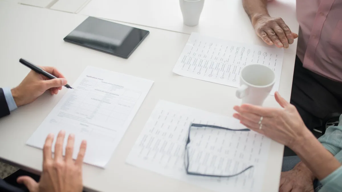 Contrats d'assurance professionnelle d'une sage-femme libérale