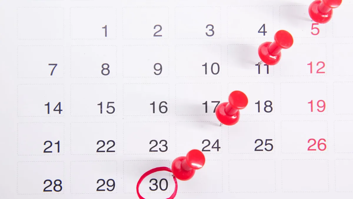 Délai de carence et délai de franchise sur un calendrier