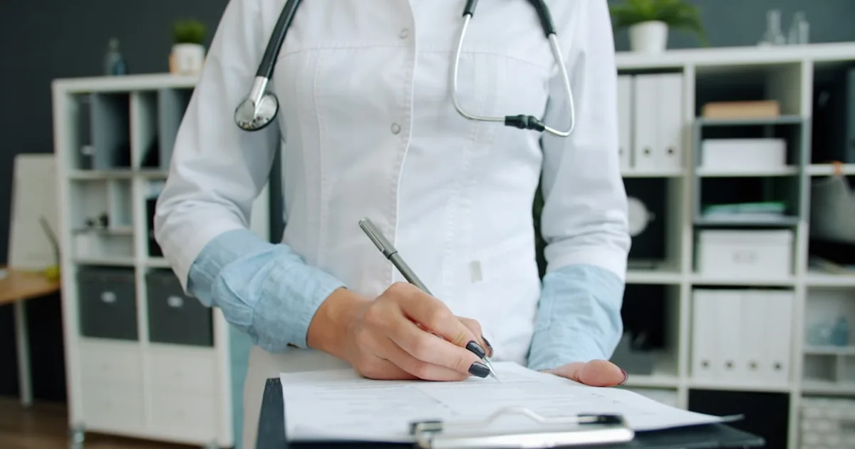 Médecin libéral consultant un document de cotisations CARMF